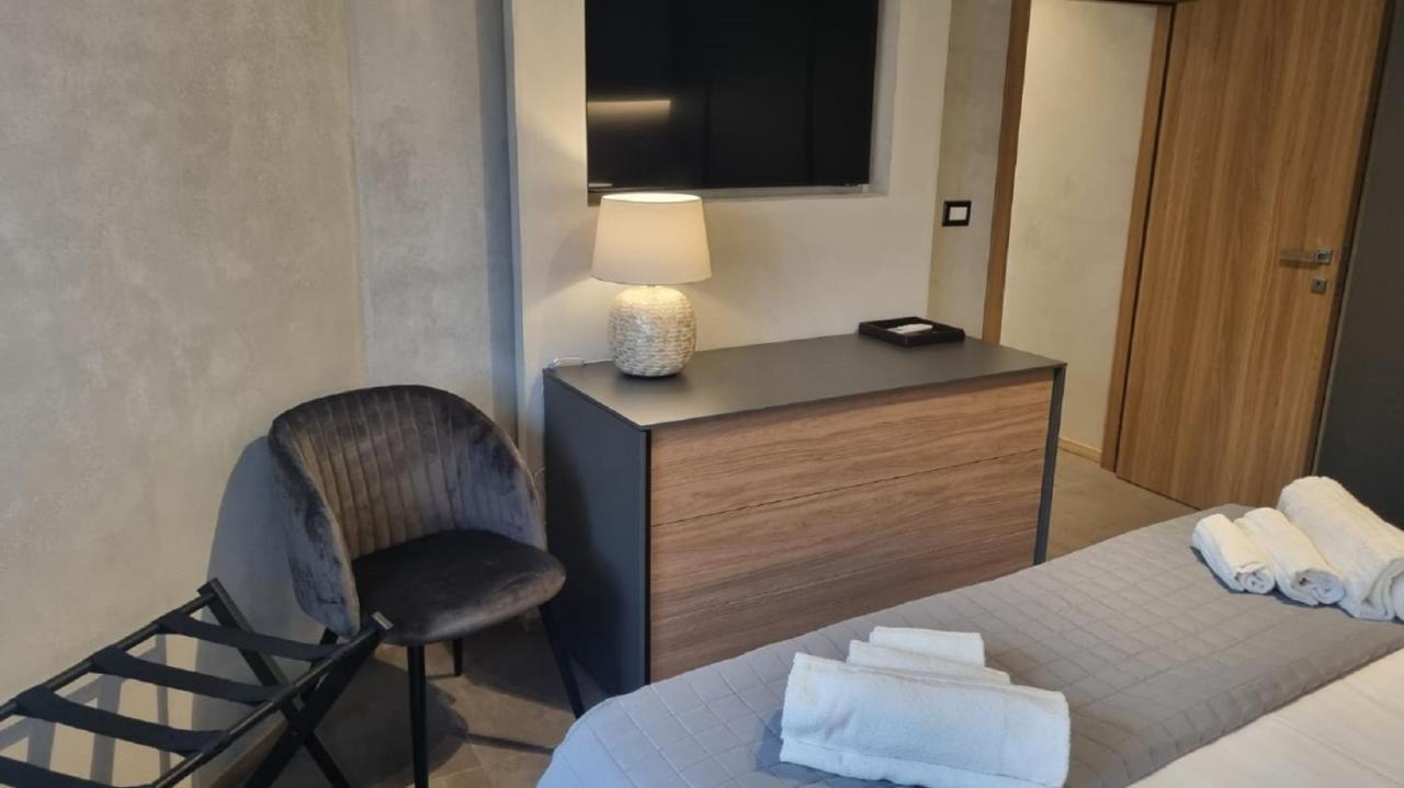 Dimora Dei Viaggiatori Apartment คาตาเนีย ภายนอก รูปภาพ